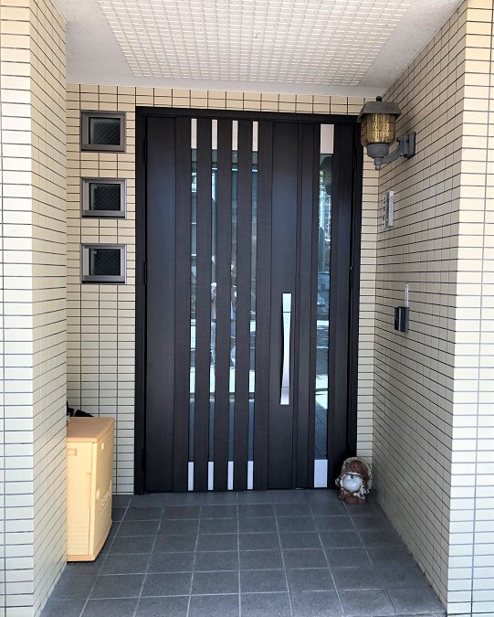 断熱性を高めた玄関へ